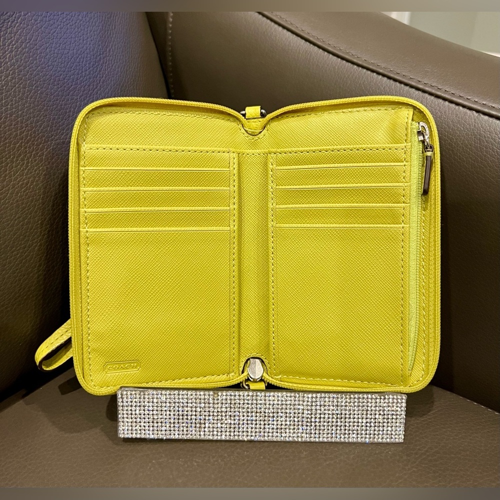 ❌SOLD❌Coach Campbell Leather Wallet Wristlet Case Phone Holder - Picture 3 of 7